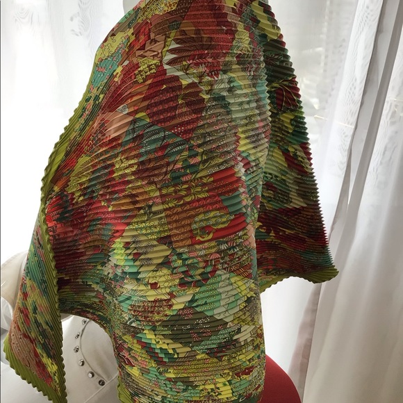 Hermès Plisse Pleated Scarf + Boxed Scarf Rings A+ - Picture 5 of 14